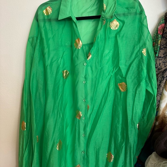 Never Fully Dressed Emerald Shirt with Gold seashell  Accents - Picture 2 of 4